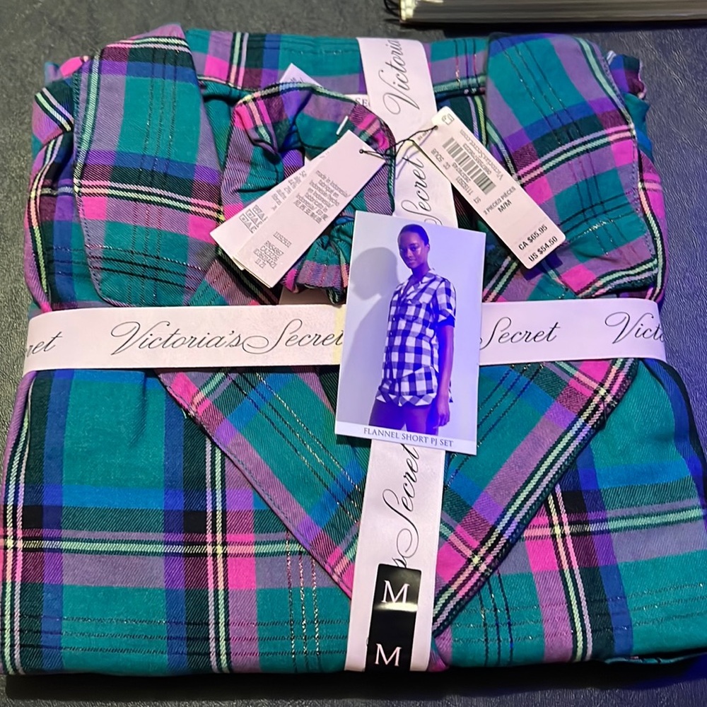 NWT Victoria’s Secret Short PJ Set Medium